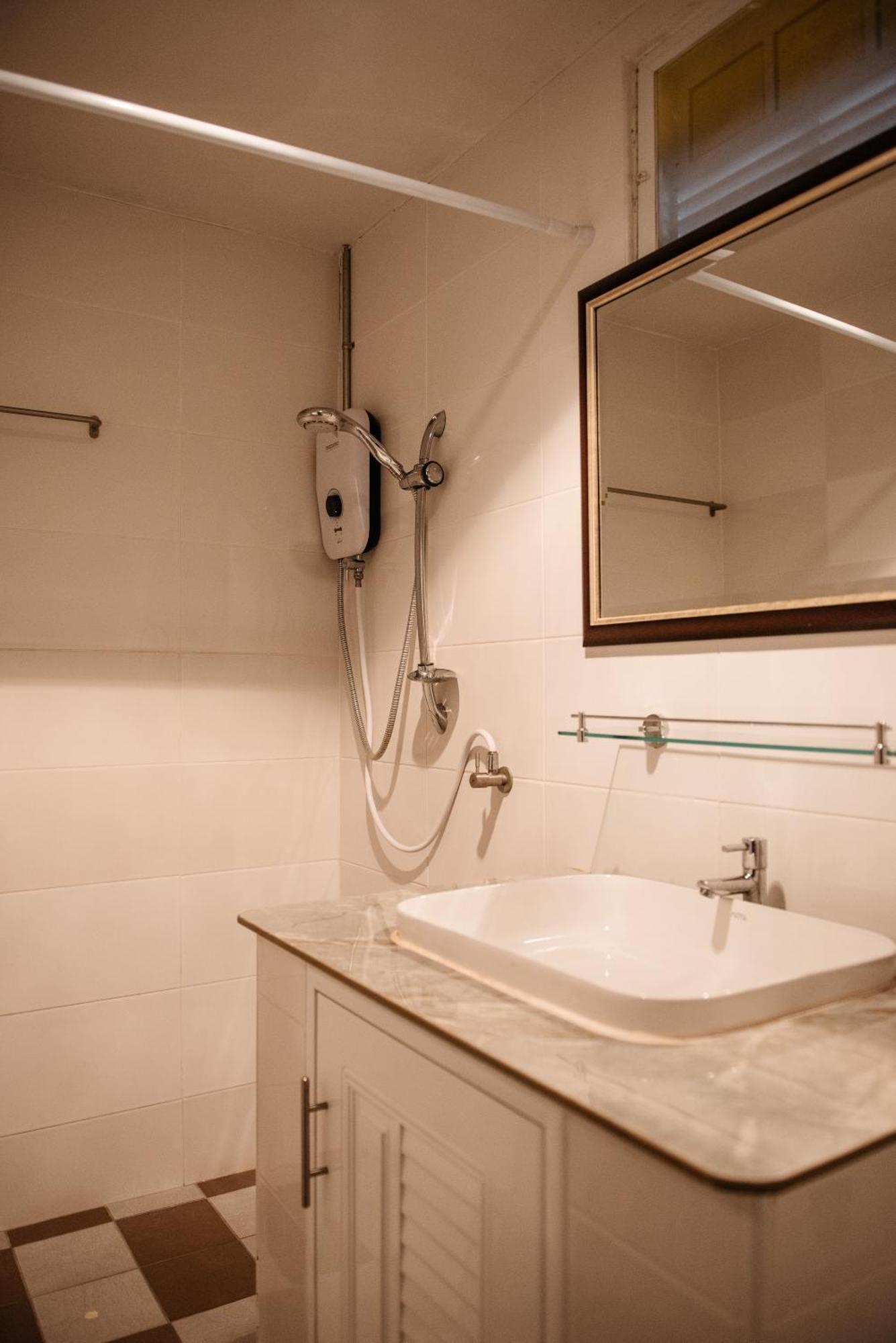 Lamoon Boutique Hotel Suphan Buri Bagian luar foto